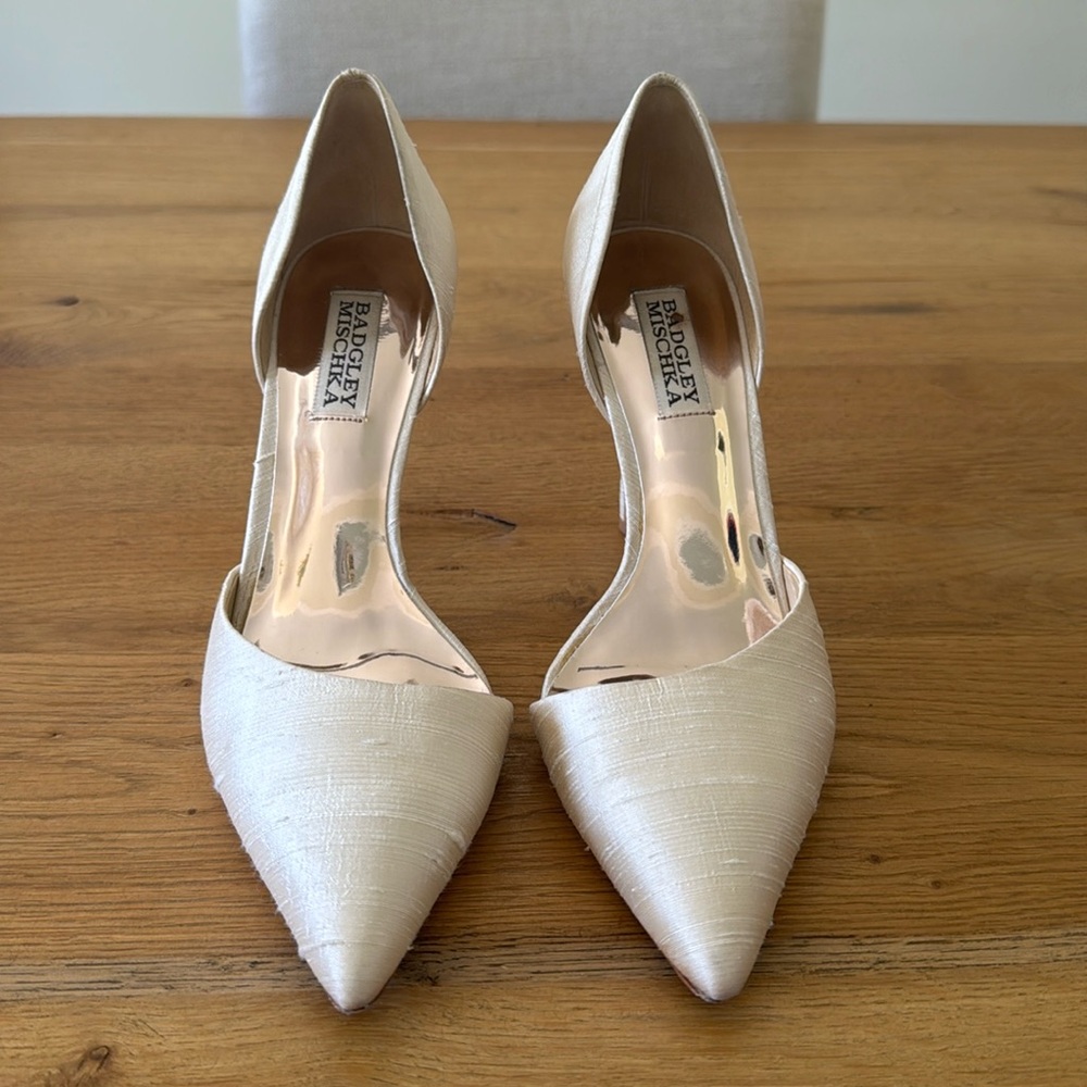 EUC Badgley Mischka Lola D’orsay Silk Heels